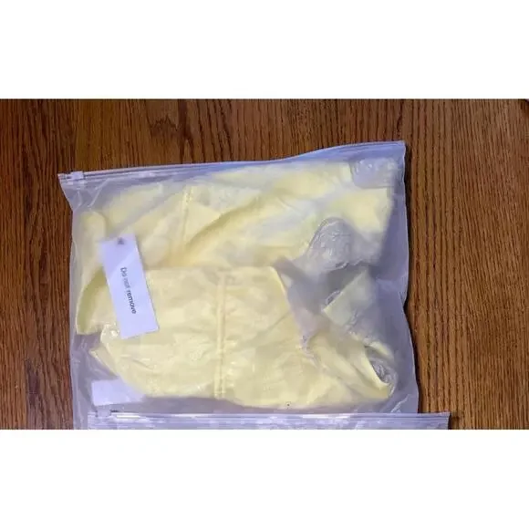 NWT! Rumored Lady Lace in Buttercream Top Size XL - Picture 4 of 4